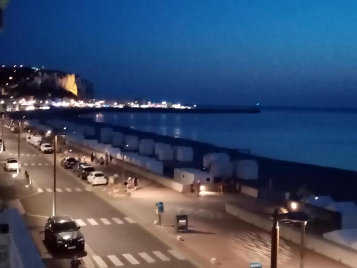 Avec Balcon Au 1er étage Vue Latérale à 50 Mètres De La à Les Bains. Appartement *